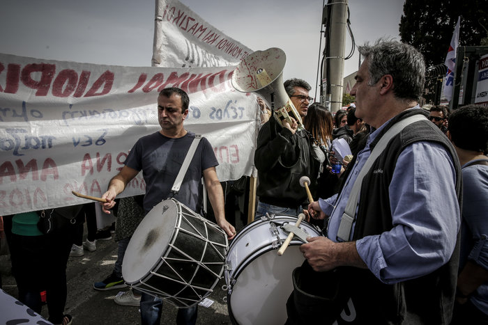 Συλλαλητήριο εκπαιδευτικών έξω από το υπουργείο Παιδείας - εικόνα 8