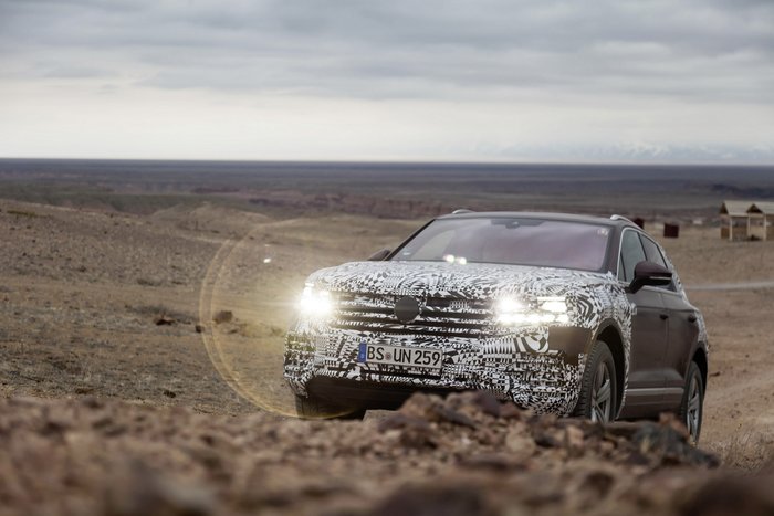 Καμουφλαρισμένο Touareg κάνει road trip 16.000χλμ. από την Ευρώπη στην Κίνα