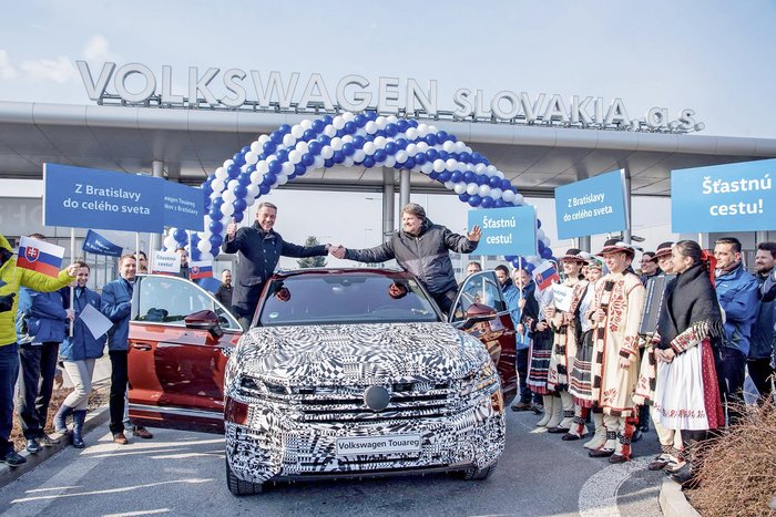 Καμουφλαρισμένο Touareg κάνει road trip 16.000χλμ. από την Ευρώπη στην Κίνα - εικόνα 2