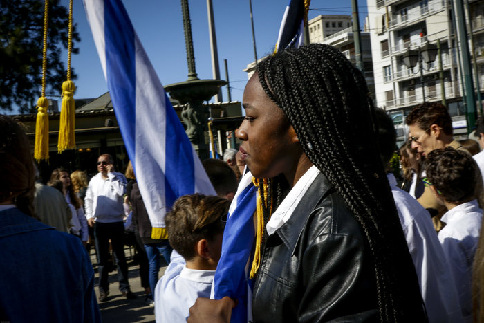 Μαθητική παρέλαση στο κέντρο της Αθήνας για την 25η Μαρτίου [φωτό] - εικόνα 4