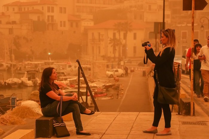 «Πνίγεται» η Κρήτη από την αφρικανική σκόνη - Κλειστά σχολεία - εικόνα 2
