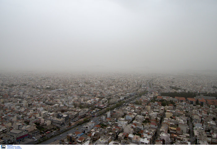 Αποπνικτική ατμόσφαιρα και στην Αθήνα από την αφρικανική σκόνη - εικόνα 2