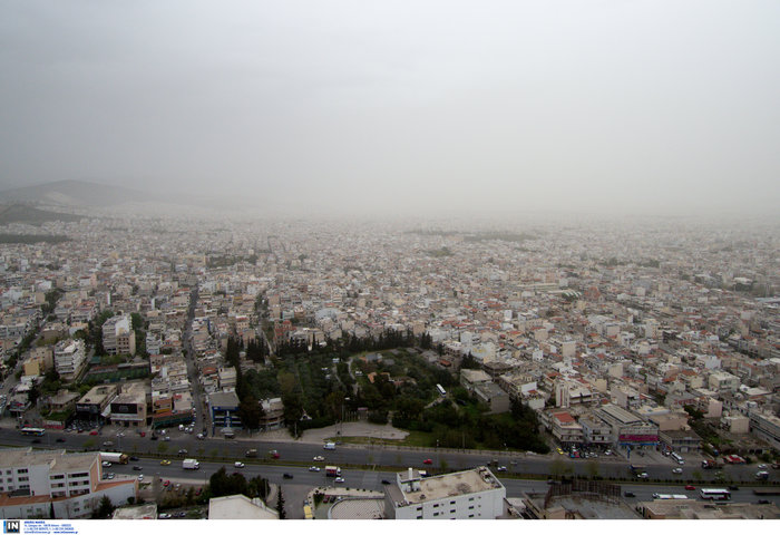 Αποπνικτική ατμόσφαιρα και στην Αθήνα από την αφρικανική σκόνη - εικόνα 3