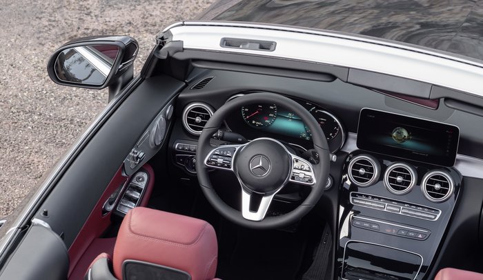 Τι απολαμβάνει αυτή η οδηγός μέσα στις νέες Mercedes C Coupe & Cabriolet; - εικόνα 4
