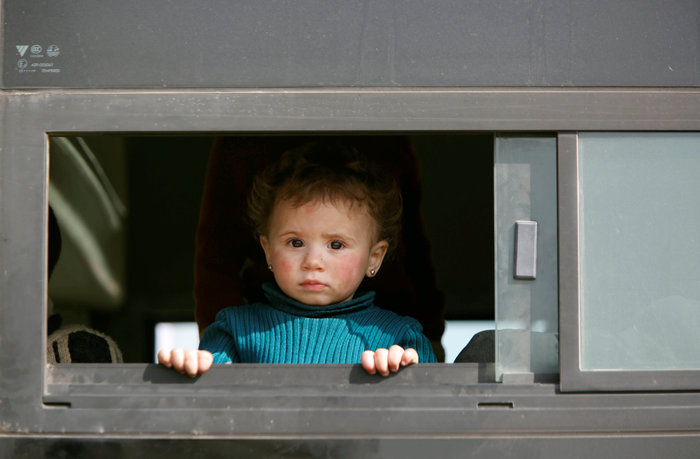 Αντάρτες και άμαχοι απομακρύνονται με λεωφορεία από τη Γούτα - εικόνα 3