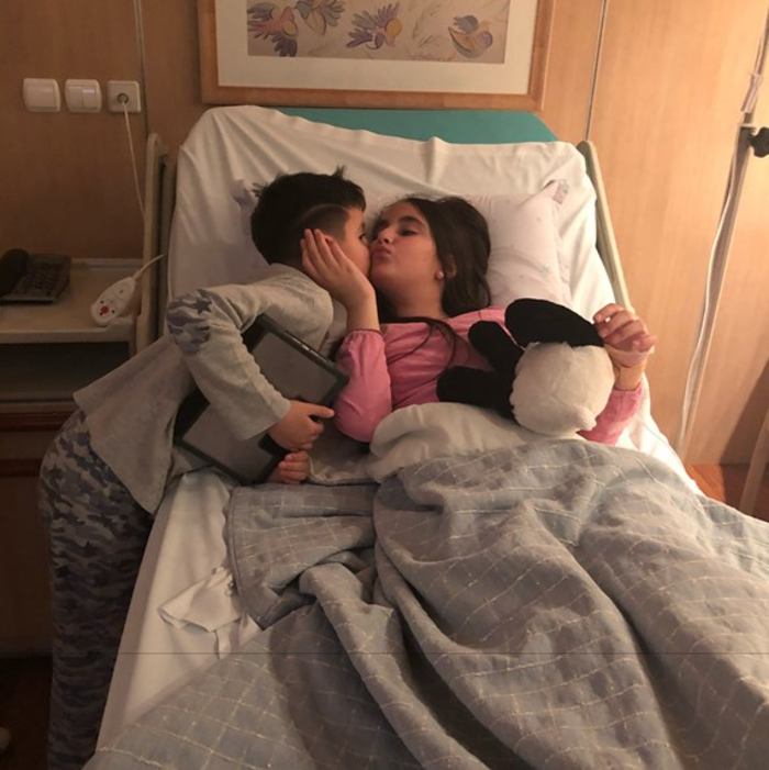 Ζαγοράκης-Λίλη: Στο νοσοκομείο η κόρη τους- Η επέμβαση που υποβλήθηκε - εικόνα 2