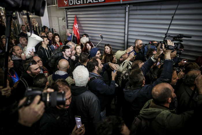 Ένταση με Λαφαζάνη σε συγκέντρωση κατά των πλειστηριασμών - εικόνα 7