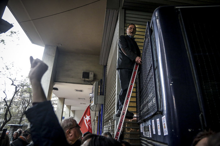 Ένταση με Λαφαζάνη σε συγκέντρωση κατά των πλειστηριασμών - εικόνα 9