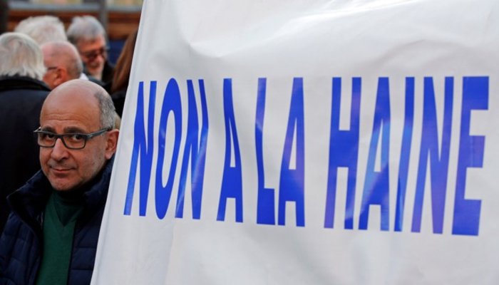 Χιλιάδες άνθρωποι στη «λευκή πορεία» στο Παρίσι κατά του αντισημιτισμού