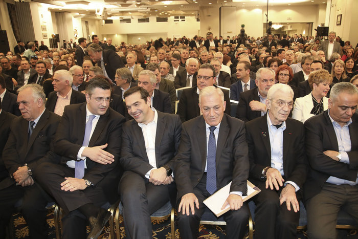 Η εντυπωσιακή εμφάνιση Αχτσιόγλου και οι κάλτσες του Μπουτάρη - εικόνα 5