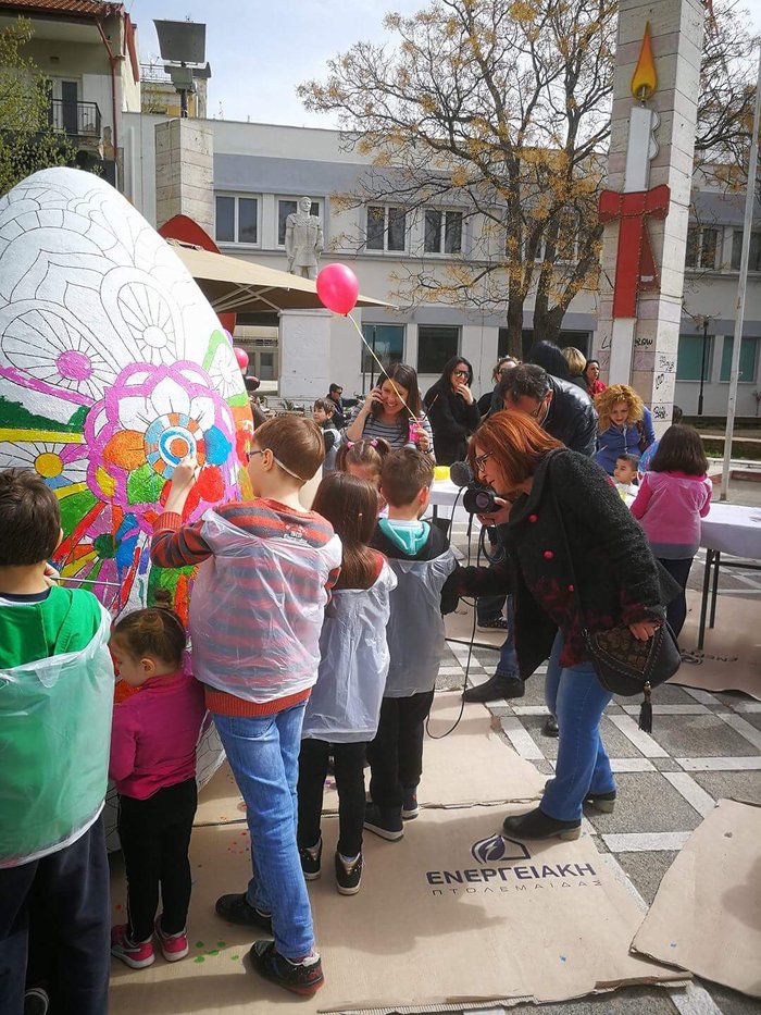 Στην Πτολεμαΐδα το μεγαλύτερο πασχαλινό αβγό βάρους 150 κιλών [φωτό]