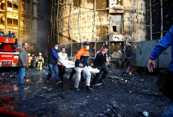 Υπό έλεγχο η φωτιά στο νοσοκομείο Ταξίμ στην Κωνσταντινούπολη