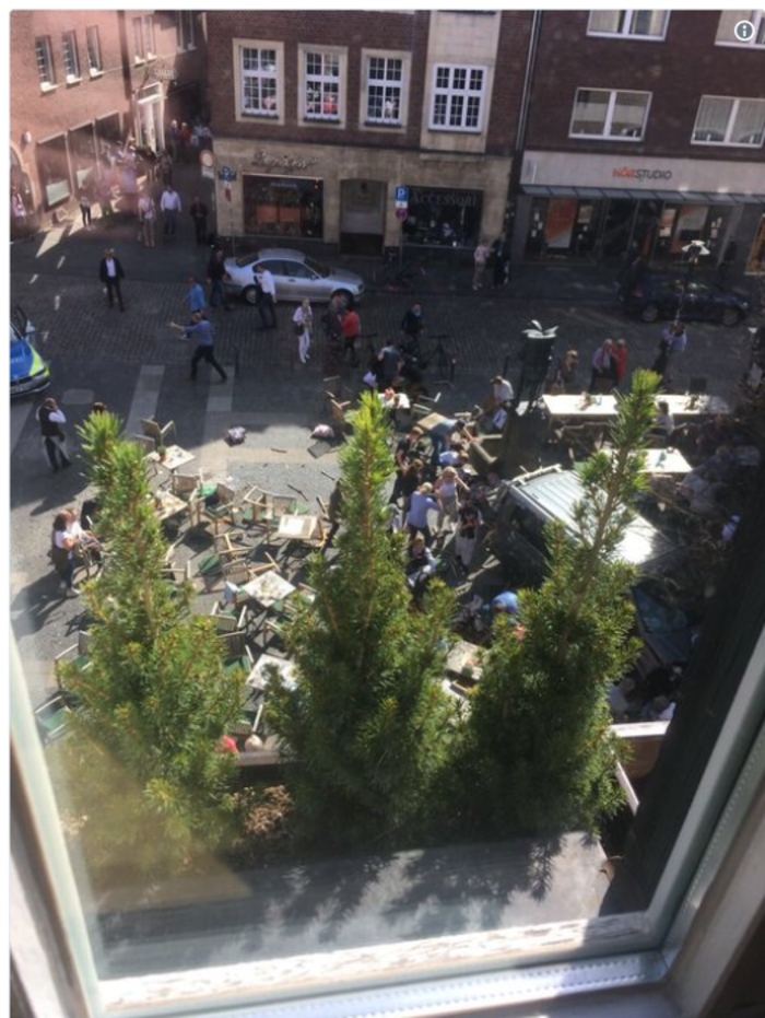 Αυτοκίνητο έπεσε σε πλήθος στη Γερμανία - 4 νεκροί και 30 τραυματίες - εικόνα 3