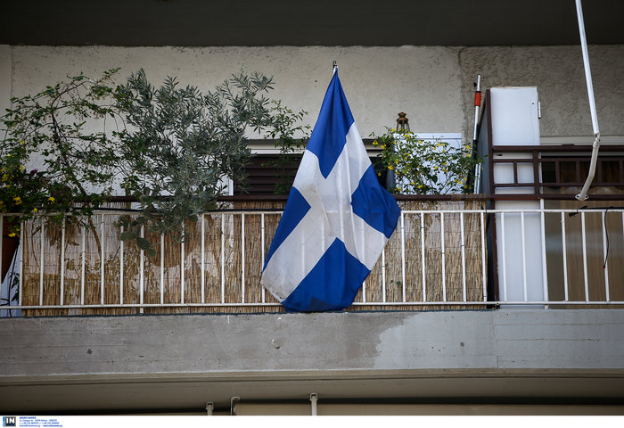 Θρήνος στο σπίτι του πιλότου Γιώργου Μπαλταδώρου (εικόνες) - εικόνα 2