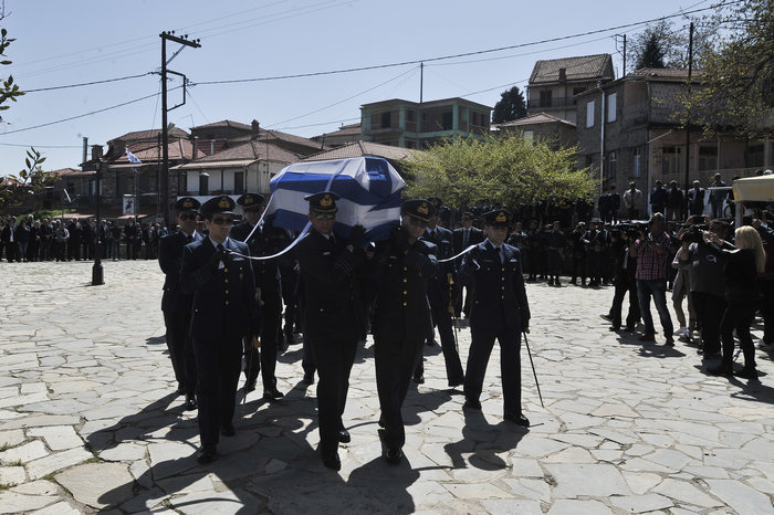 Καρδίτσα: Το τελευταίο αντίο στον σμηναγό Γ. Μπαλταδώρο [φωτό-βίντεο]