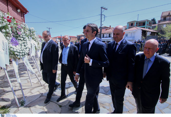 Καρδίτσα: Το τελευταίο αντίο στον σμηναγό Γ. Μπαλταδώρο [φωτό-βίντεο] - εικόνα 14