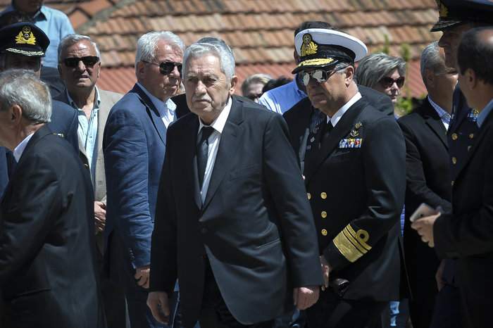 Καρδίτσα: Το τελευταίο αντίο στον σμηναγό Γ. Μπαλταδώρο [φωτό-βίντεο] - εικόνα 13