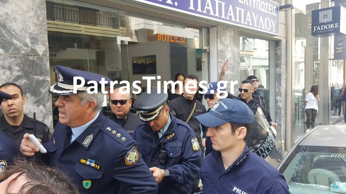 Πάτρα: Ενταση έξω από συμβολαιογραφείο για ηλεκτρονικό πλειστηριασμό Βίντεο