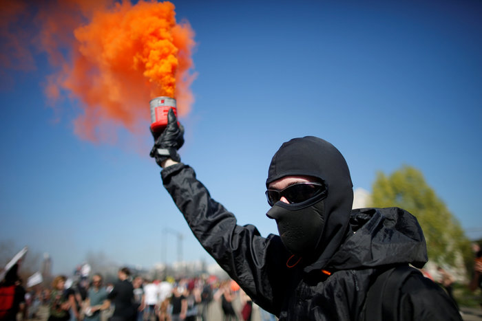 Γαλλία: Ταραχές, ξύλο & δακρυγόνα στη διαδήλωση των συνδικάτων