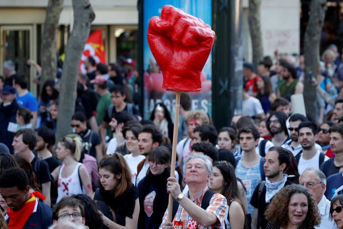 Γαλλία: Ταραχές, ξύλο & δακρυγόνα στη διαδήλωση των συνδικάτων - εικόνα 4