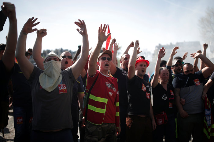 Γαλλία: Ταραχές, ξύλο & δακρυγόνα στη διαδήλωση των συνδικάτων - εικόνα 6