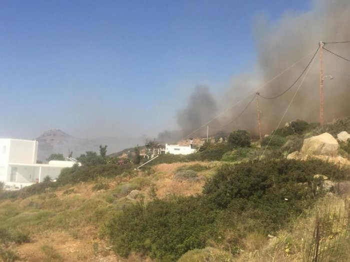 Σε εξέλιξη πυρκαγιά στη Νάξο -φωτό