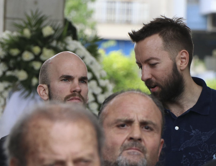 Θρήνος στην κηδεία του Κώστα Γιαννακόπουλου - εικόνα 5