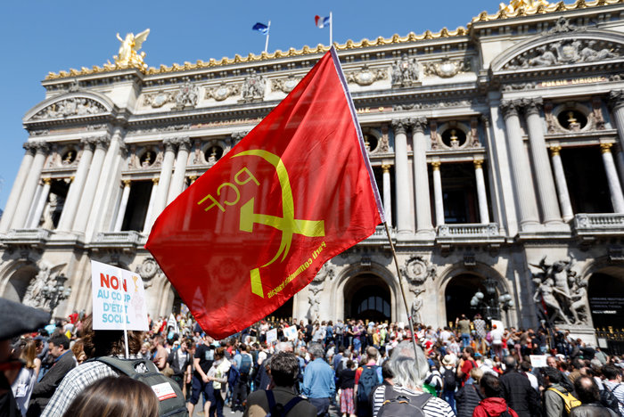 "Πάρτι" στο Παρίσι κατά του Μακρόν και των μεταρρυθμίσεών του (φωτό) - εικόνα 2