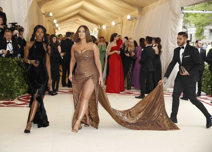 Ashley Graham: Πώς η plus size θεά κατέκτησε το Met Gala - εικόνα 2