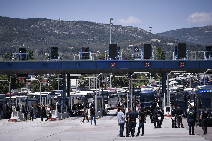 Στις Αφίδνες τα πούλμαν με τους οπαδούς του ΠΑΟΚ [Εικόνες]
