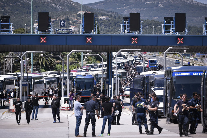 Στις Αφίδνες τα πούλμαν με τους οπαδούς του ΠΑΟΚ [Εικόνες] - εικόνα 3