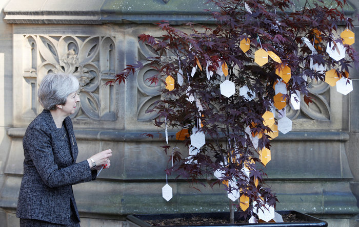 Έναν χρόνο μετά, ενός λεπτού σιγή για τα θύματα της επίθεσης στο Μάντσεστερ