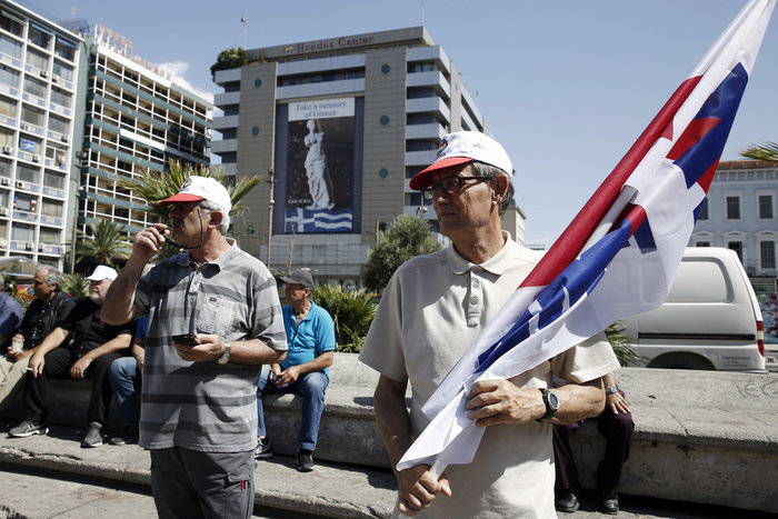 Απεργία ΓΣΕΕ-ΑΔΕΔΥ: Καρέ-καρέ όσα έγιναν στις κινητοποιήσεις - εικόνα 11