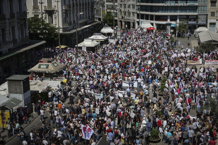 Απεργία ΓΣΕΕ-ΑΔΕΔΥ: Καρέ-καρέ όσα έγιναν στις κινητοποιήσεις - εικόνα 14
