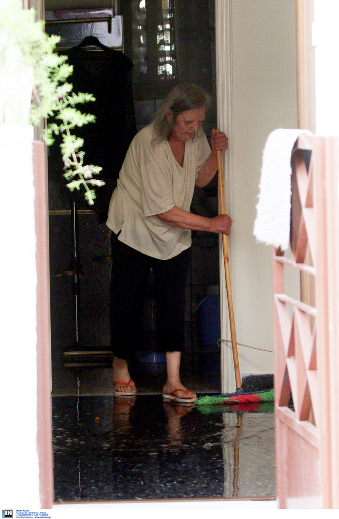 Μεγάλη φωτιά σε αποθήκη στο Περιστέρι - ζημιές σε σπίτια [φωτό - βίντεο] - εικόνα 8