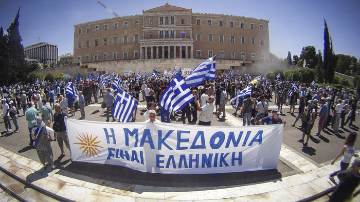 Μικρή συμμετοχή στο συλλαλητήριο για τη Μακεδονία στο Σύνταγμα [Εικόνες] - εικόνα 4
