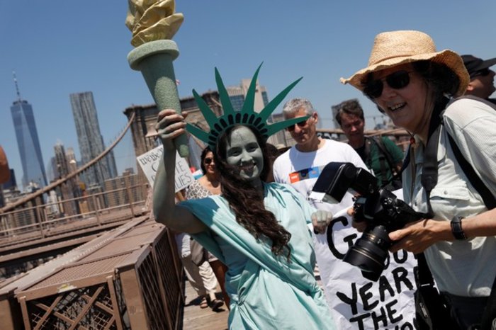 ΗΠΑ: Διαδηλώσεις κατά της μεταναστευτικής πολιτικής του Τραμπ - εικόνα 3
