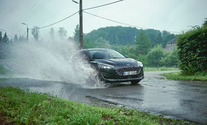 Το νέο Ford Focus «βλέπει» τις λακκούβες και αντιδρά!