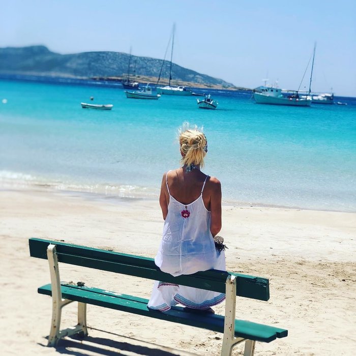 "Τρολάρισμα" στην Ελένη Μενεγάκη: Πού το βρήκες το παγκάκι στις Μπαχάμες - εικόνα 2