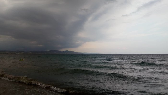 Η καταιγίδα άδειασε τις παραλίες της Χαλκιδικής (φωτό) - εικόνα 2