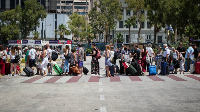Ξεκίνησε από τον Πειραιά η πρώτη μεγάλη καλοκαιρινή έξοδος [φωτό] - εικόνα 2