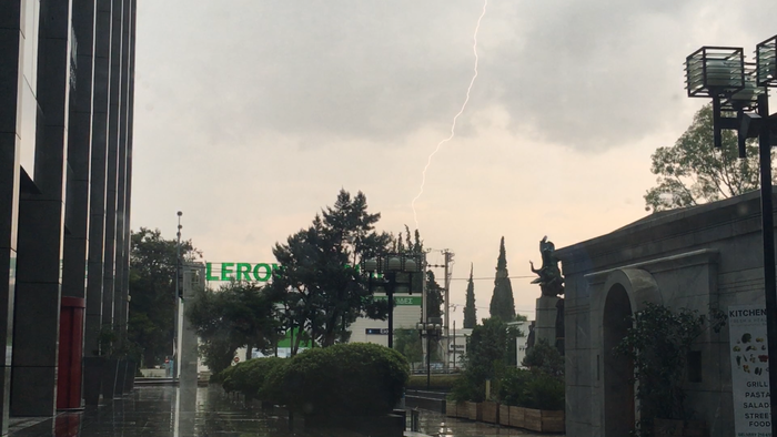 Δυνατό μπουρίνι στην Αττική, χάος στους δρόμους [Βίντεο]