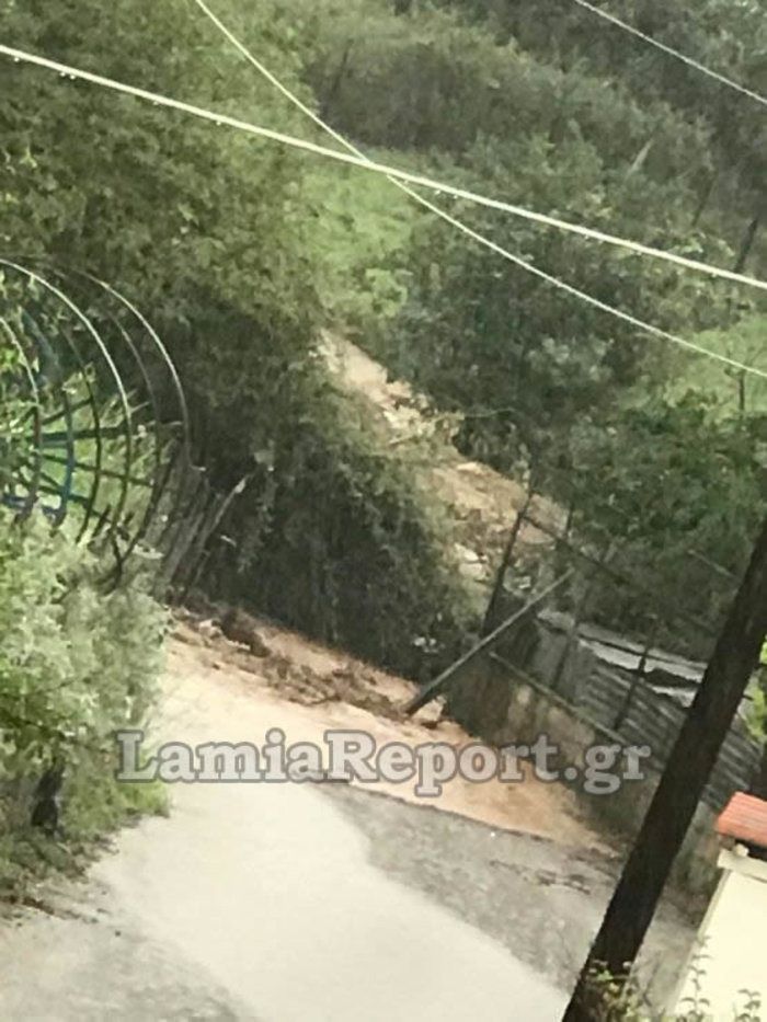 Υπερχείλιση ρεμάτων στη Φθιώτιδα - Προβλήματα στο οδικό δίκτυο (φωτό)