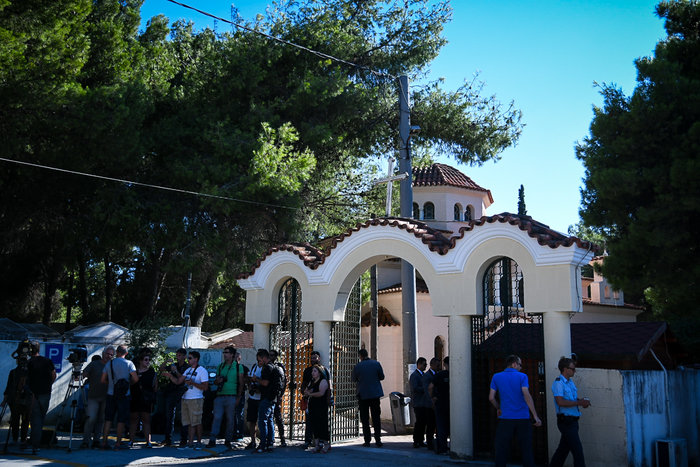 «Μια σιωπή να την κόψεις με το μαχαίρι» - Το τελευταίο αντίο στη Ρ. Βαγιάνη
