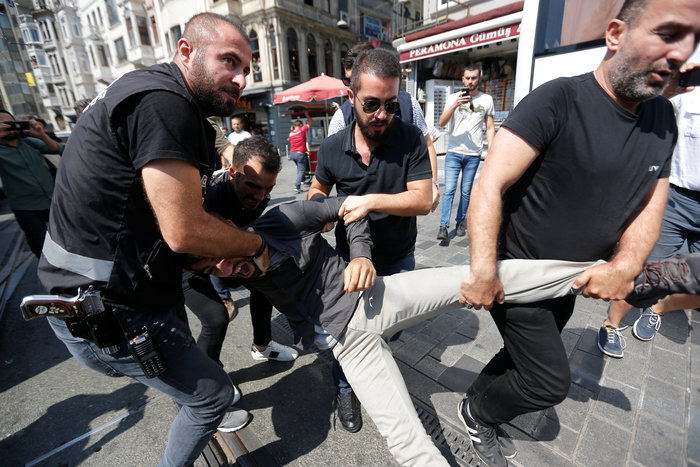 Τουρκία: Η αστυνομία διέλυσε τη διαδήλωση των «Μητέρων του Σαββάτου» - εικόνα 4