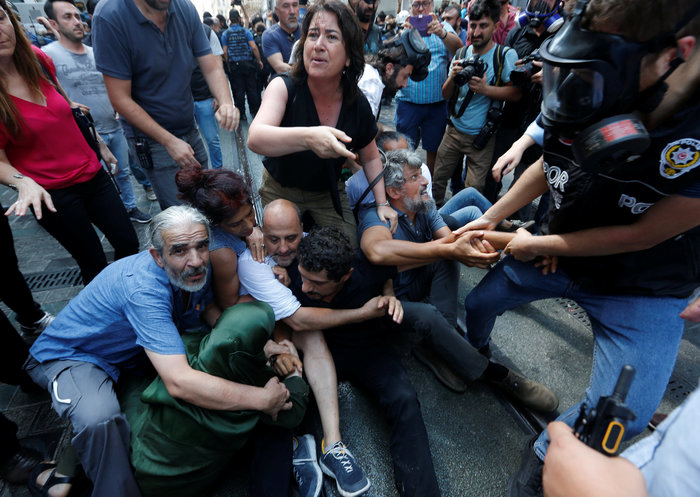 Τουρκία: Η αστυνομία διέλυσε τη διαδήλωση των «Μητέρων του Σαββάτου» - εικόνα 3