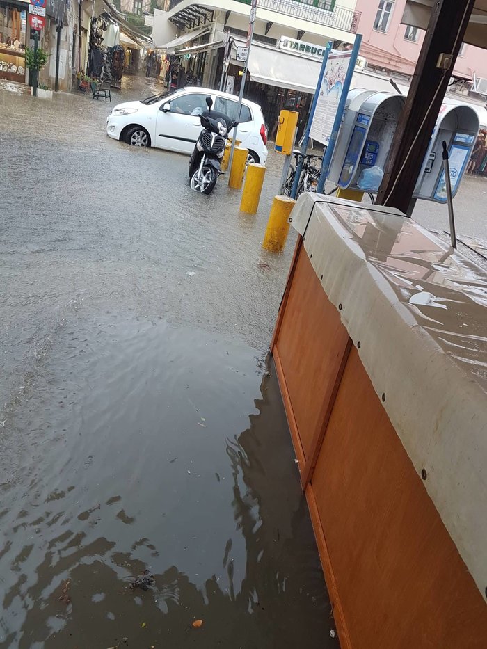 Χανιά: Προβλήματα από τη νεροποντή σε πολλά σημεία της πόλης - Εικόνες - εικόνα 5