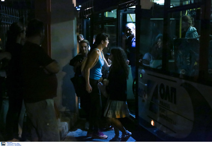 Περιπέτεια εν πλω για 875 επιβάτες του Ελ.Βενιζέλος-Κατέπλευσε στον Πειραιά - εικόνα 4