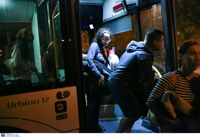 Kαρέ καρέ η αποβίβαση των επιβατών του Ελ. Βενιζέλος [ΕΙΚΟΝΕΣ] - εικόνα 5