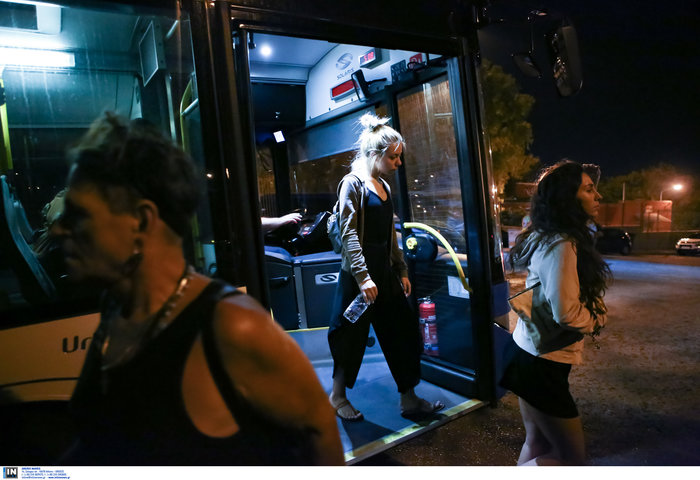 Kαρέ καρέ η αποβίβαση των επιβατών του Ελ. Βενιζέλος [ΕΙΚΟΝΕΣ] - εικόνα 11